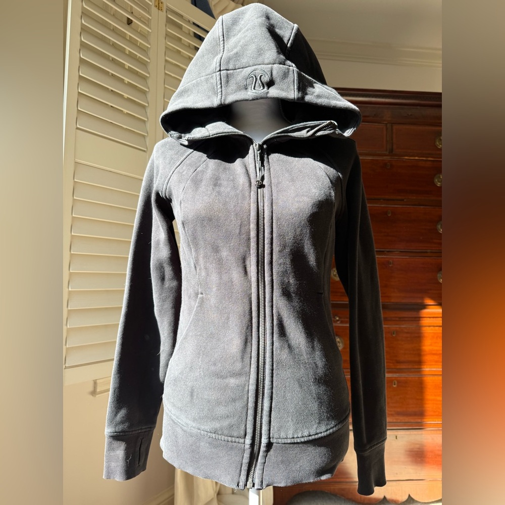 Lululemon Scuba Hoodie *Light Cotton Fleece
Black size 6 - Picture 4 of 9